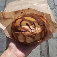 Cinnamon roll at Meraki in Grenoble