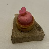 Friandise: tart with berry filling  at Vannu in Breda