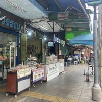 There is no English sign for the stall - this is what you are looking for!  at All Vegan Dumplings  in Bangkok