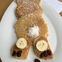 Vegane Osterhasenpancakes (osterfrühstück special)   at Leaves in Ammerbuch