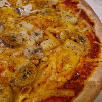 Vegan tutti frutit with vegan cheese, pineapple, banana and peanuts. at Santa Pizzeria in Gothenburg
