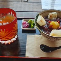 Iced tea and zenzai (red beans and rice cakes) at Tea Shop Yūhi - ティーショップ夕日 in Hokkaido