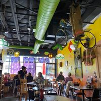 Ambiance at Squeeze In in Sparks