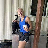 Resident kitty on site while we waited to pick up our smoothie 🥹  at Hana Harvest Cafe in Hana