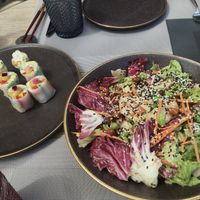 Springrolls und Salat mit sesamdressing  at Window To Asia in Funchal