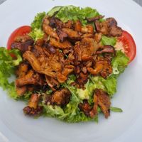 Salat mit gebratenen Pfifferlingen ohne Hartkäse at Das Weinhaus Trier in Trier