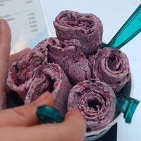 End result coconut raspberry + oreo 👌🏻 at Chop and Roll in Kos