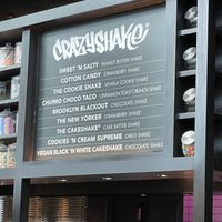 Tienen shake vegano (el de abajo)  at Black Tap in Central Singapore