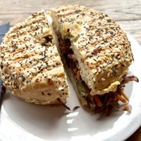 Hummus-Bagell  at A Little Lost in Munich