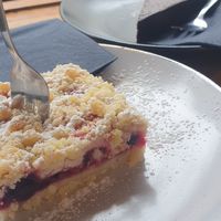 Crumble-Kuchen & warme Schoko-Tarte at A Little Lost in Munich