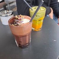 Summer special (iced mango matcha) and hot chocolate at A Little Lost in Munich