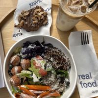 Yummy salad and banana bread  at GIARDÍ  in Milan