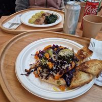 Hummus di ceci con verdure invernali (broccoli, zucca e cavolo cappuccio viola) saltate  in padella #Veganuary at GIARDÍ  in Milan