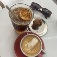 Espresso Tonic, Cappuccino with oat milk and a mini muffinn  at r3 coffee in Santiago