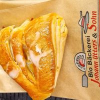 Vegan pastry with appel at Bäckerei Johann Utters & Sohn in Dockweiler