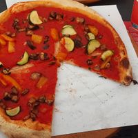 Pizza ortolana senza fior di latte at L'Angolo della Pizza in Cecina