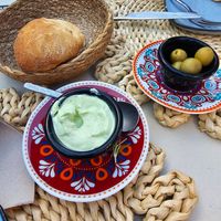 Brot mit Aioli und Oliven (Bread with aioli and olives) - so delicious! at Restaurante Chicos del Mar in Mallorca