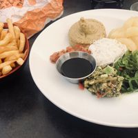 Vegan poke bowl + fries  at Marco Polo in Ile-de-re