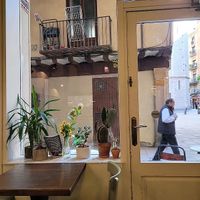 View of the outside... from the inside.... at Nonna's Brunch in Barcelona