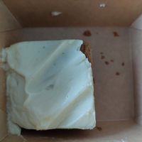 Vegan carrot cake at Himlen är blå som en apelsin in Uppsala