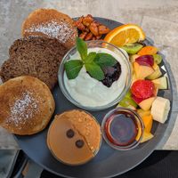 North American breakfast version at Himlen är blå som en apelsin in Uppsala