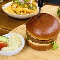 Veganer Falaffel-Burger mit Chilli Cheese Pommes  at Ilse Gastronomie in Busum