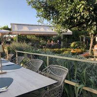 The outdoor garden   at VALA in Fazana