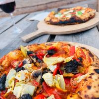 Delicious pizzas at Nómade Comida Sustentável in Pataias