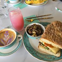 Blackened tofu sandwich with side of potatoes and lemonade at Unicorniverse Bakery & Cafe in Round Rock