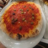 Marinara pizza at Eccellenze della Costiera in Naples