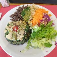 Medallón de espinaca con queso de girasol y legumbres at Vegetariana in Buenos Aires
