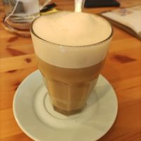 Vegan latté at Wonderland Koffie & Thee Café in Bocholt