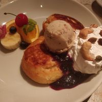 Heavenly pancakes with seasonal fruits and ice cream (ew, rum raisin) at AIN SOPH.Journey in Tokyo