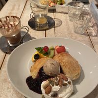 Heavenly pancakes, mocha latte, and hot apple cider at AIN SOPH.Journey in Tokyo
