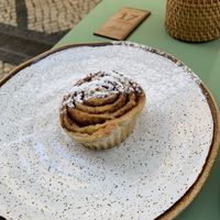 Cinnamon roll  at Kaju in Coimbra
