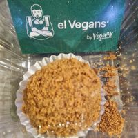 Bola de lotus per a emportar: boníssima i envàs molt resistent (foto feta després que em caigués el paquet a terra, ja es veu que amb el producte intacte). at El Vegan's in Sabadell