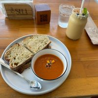 Mozzarella pesto sandwich and coconut breeze smoothiee   at Sulá Cafetería in Heredia