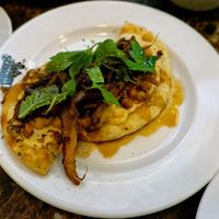 FLATBREAD, POIS CHICHES ET PLEUROTTES at Faubourg Daimant in Paris