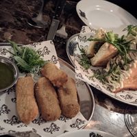Croquettes et garlic bread at Faubourg Daimant in Paris