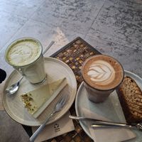Moccachino & Bananenbrot in vegan (rechts) at Balott Coffee & Factory in Trier