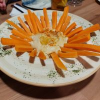 Starter / Hummus with carrot sticks at D'amira in Madrid