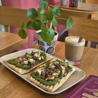 Tostada Verde (Frühlingskarte) & Lotus Cappuccino at Café zur Krummbeere in Landau
