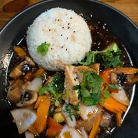 V4 Seitan and Tofu wok with teriyaki: 3/5 at Sanhok Wok&Grill in Berlin