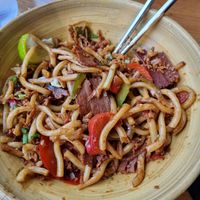 "YAKI UDON LA VIE" with vegan "la vie" bacon at Pitaya Thaï Street Food in Dunkirk