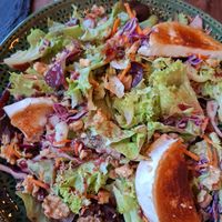 Salat mit Ziegenkäse und Walnüsse - lecker at Aschaffenburger in Aschaffenburg