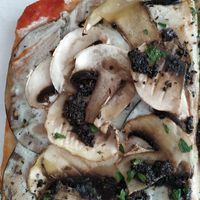 mushroom and truffle vegan pizza at Primo Basilico in Lisbon