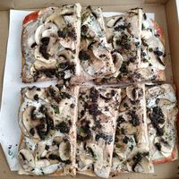 takeaway pizza at Primo Basilico in Lisbon