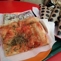 vegan pizza slices at Primo Basilico in Lisbon
