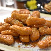 Fried chicken with garlic sauce at Vegan Kitchen - 비건 키친 in Seoul