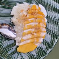 Sticky rice and mango at Yaya's Thai Street Food in Augsburg